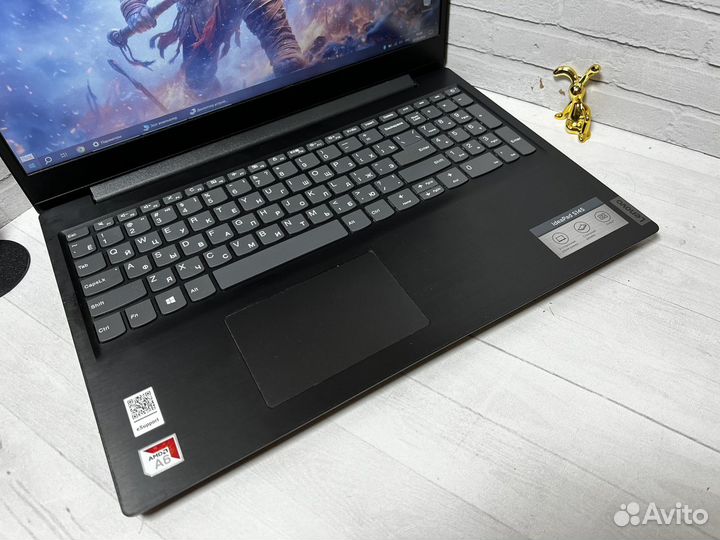 Свежий ноутбук Lenovo с FullHD/8GB/SSD256gb