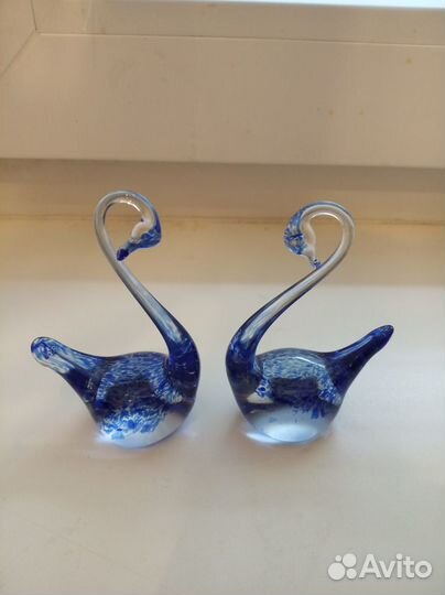 Новая пара лебедей из стекла