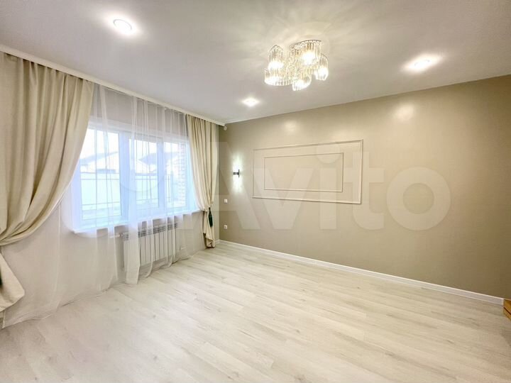 Коттедж 215 м² на участке 8,1 сот.