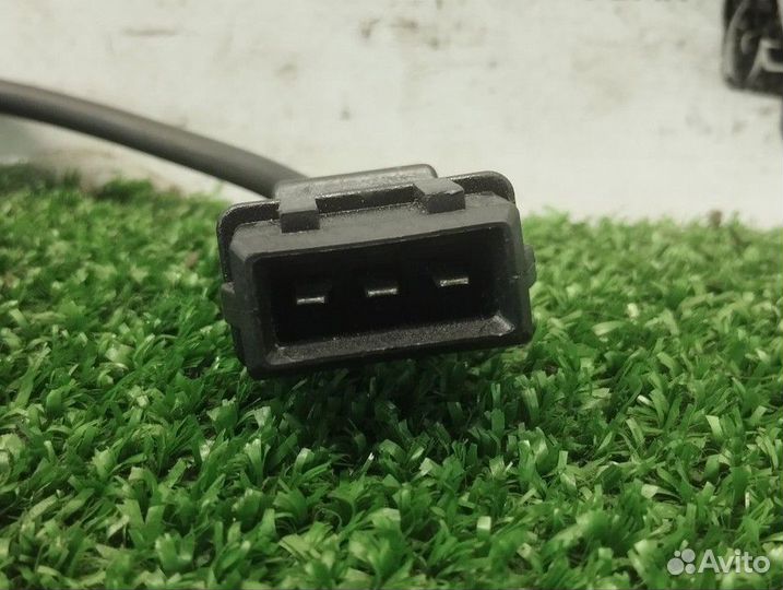 Датчик коленвала Volkswagen Bora V 038907319A