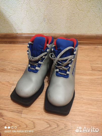 Лыжные ботинки