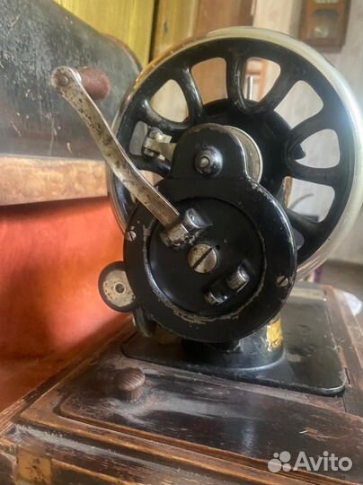 Рабочая ручная швейная машина зингер