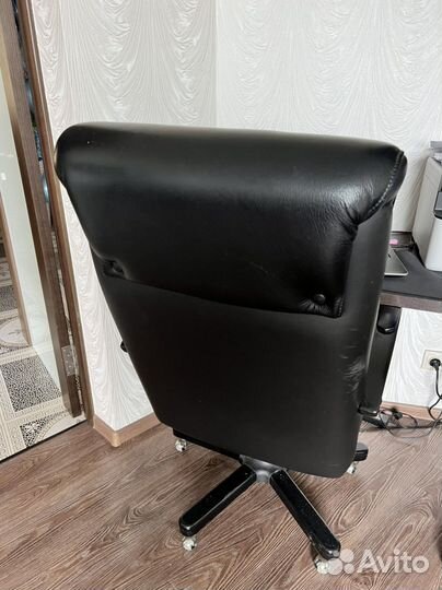 Кресло кожаное