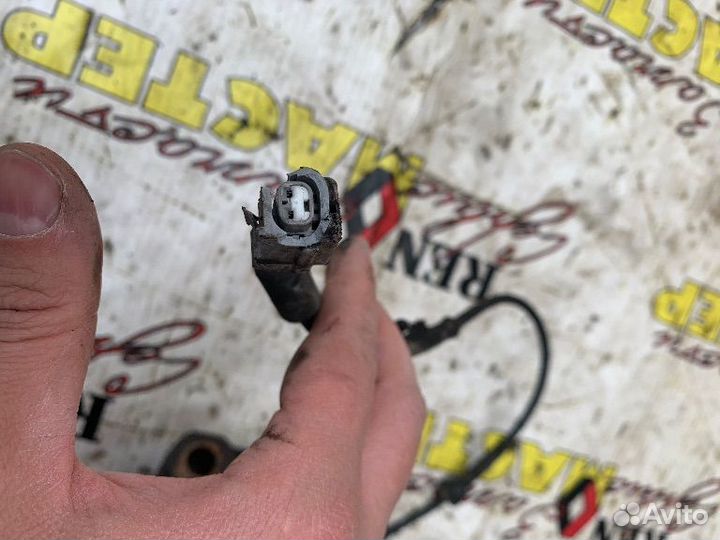 Кулак поворотный правый Nissan Qashqai 1 поколение