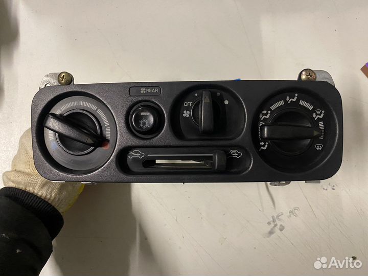 Блок управления отопителем Mitsubishi Pajero 96-09