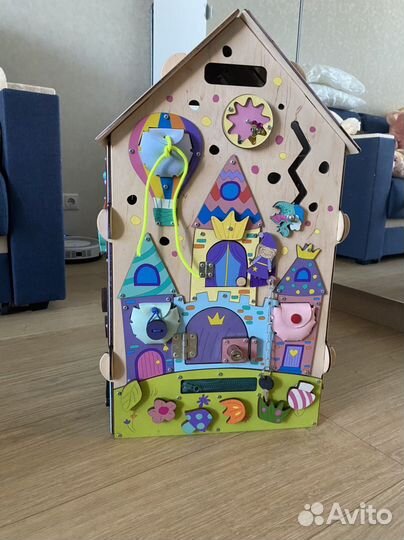 Игрушка Домик бизиборд