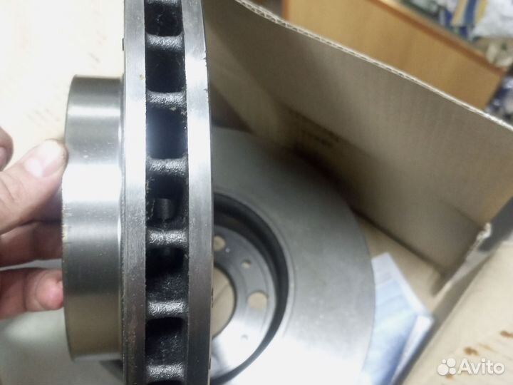 Диски тормозные передние вент. Volvo s60, xc70