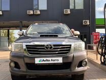 Toyota Hilux 3.0 AT, 2013, битый, 200 001 км, с пробегом, цена 2 600 000 руб.