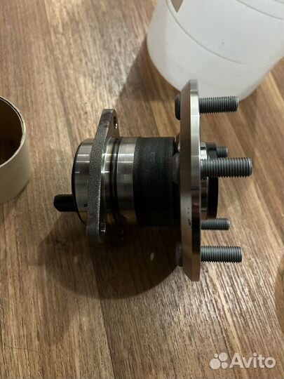 Задняя левая ступица camry