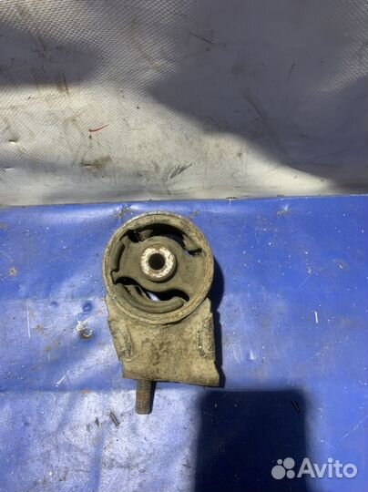 Подушка двигателя передняя mazda 626 GD