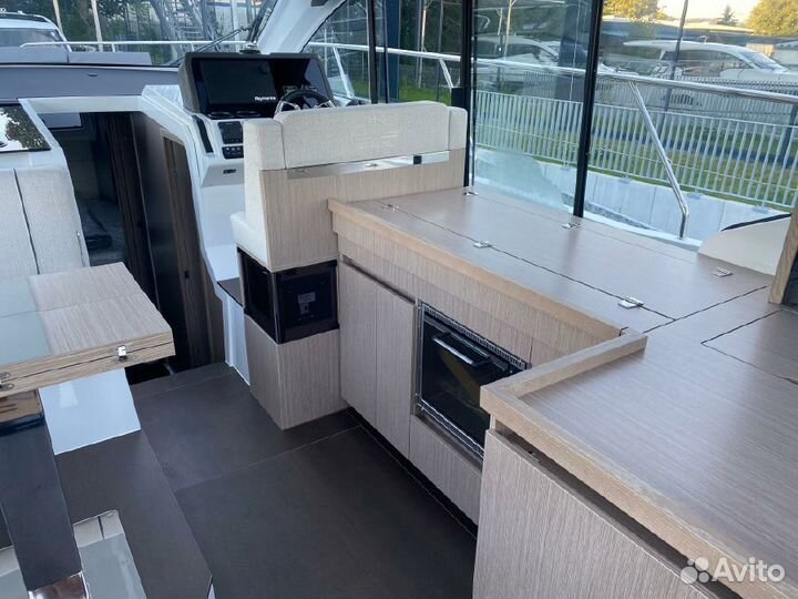 Моторная яхта Sealine C390 2023 год