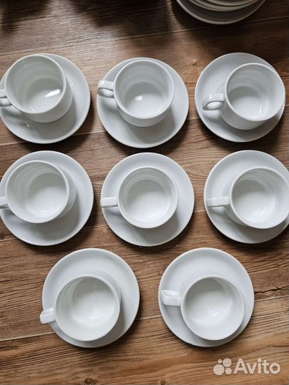 Кофейные чашки с блюдцами