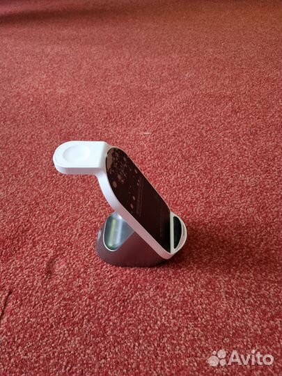 Зарядная станция для iPhone