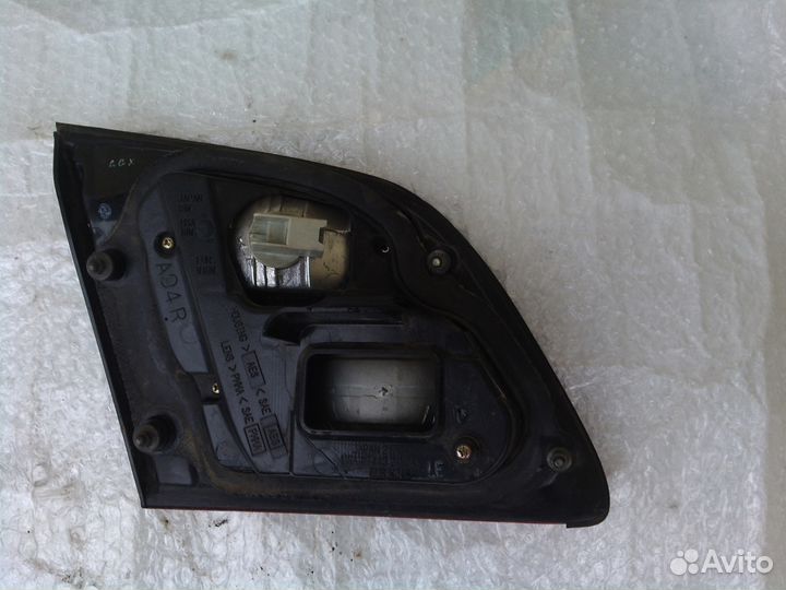 Ниссан Максима А 33-правый фонарь крышки багажника