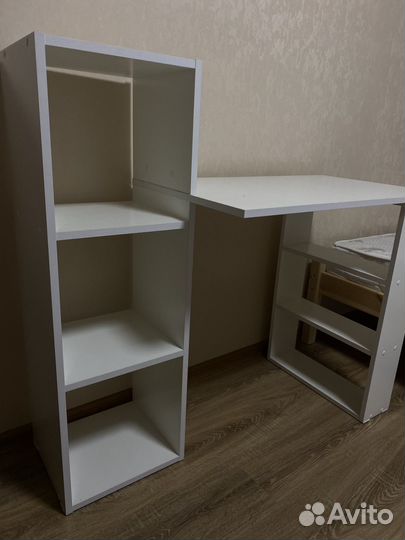 Письменный стол для школьника/мастера маникюра