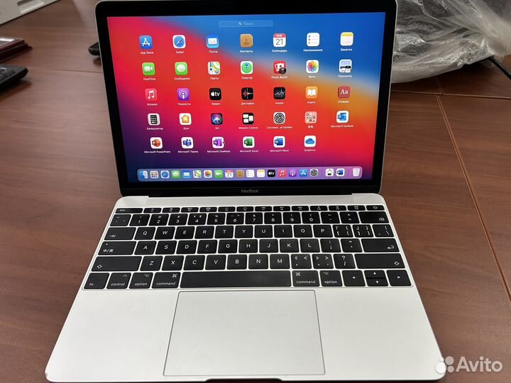 Apple macbook 12 M3 256 Silver