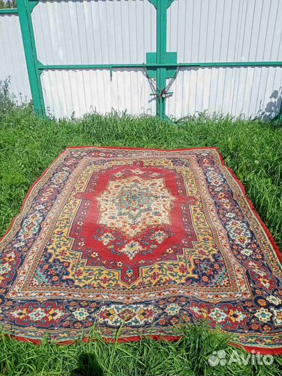Ковер хорошего качества, в хорошем состоянии