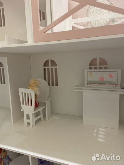 Кукольный домик с мебелью