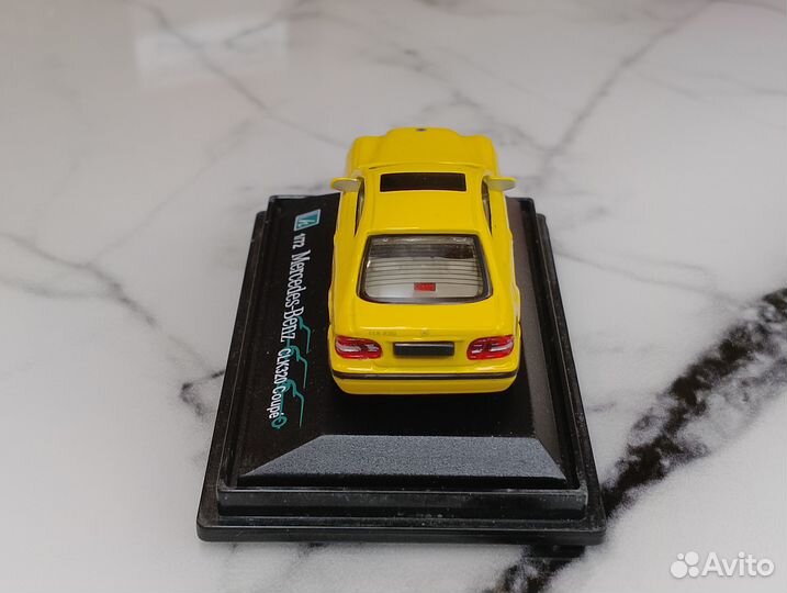 Mercedes Benz CLK 320 Coupe, желтый