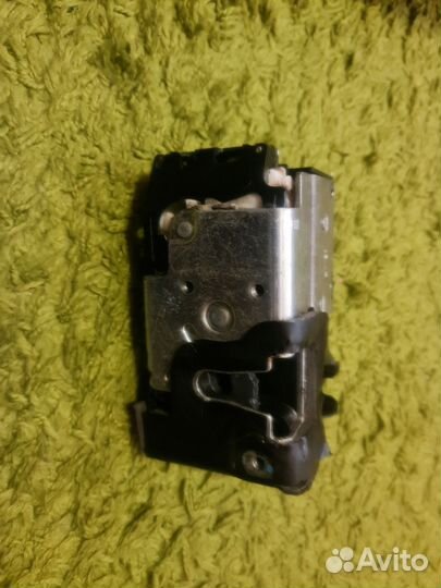 Замок двери передний правый Ford Fusion