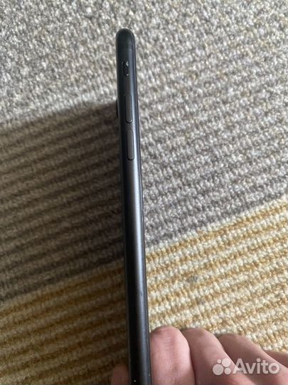 Телефон iPhone 7