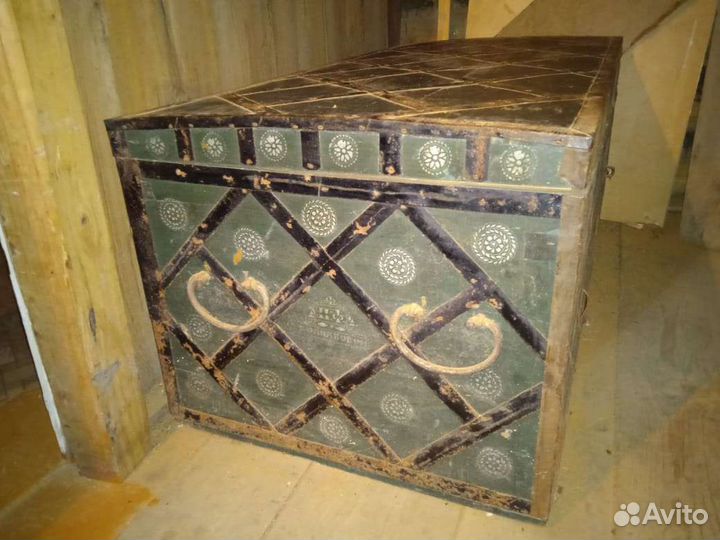 Сундук деревянный старинный