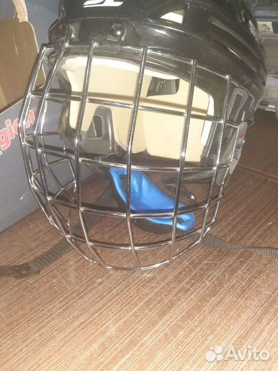 Хоккейный шлем