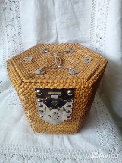 Короб для рукоделия,камушки стеклянные