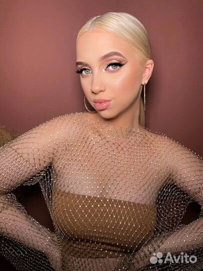 Хостес, бармен, официант