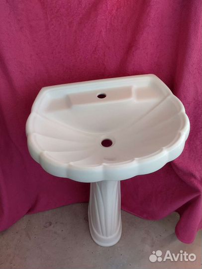 Раковина в ванную новая