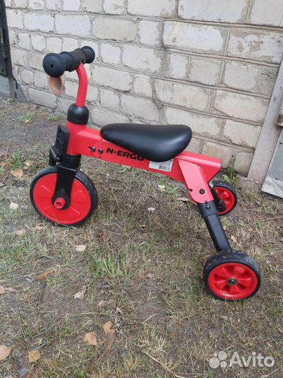 Трехколесный велосипед - беговел