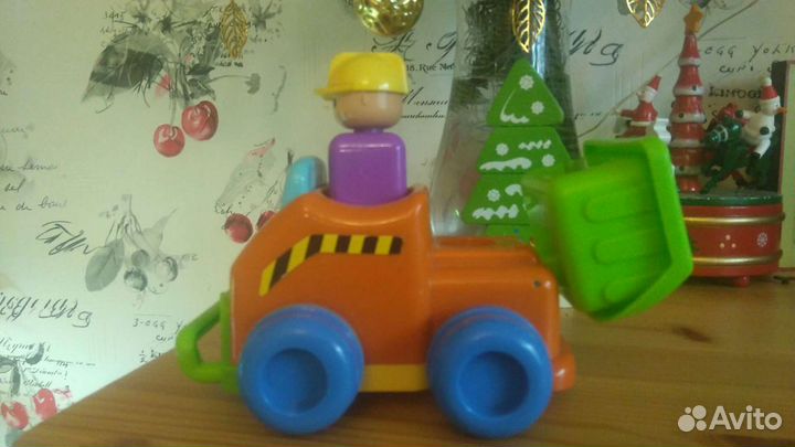 Tomy безопасная машинка для малышей