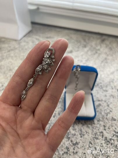 Серебряные серьги с фионитами