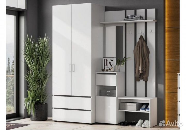 Прихожая белая