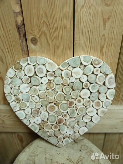 Панно сердце из спилов можжевельника