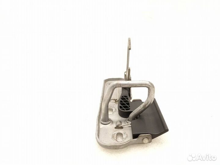 Крюк замка капота Volkswagen Golf 6