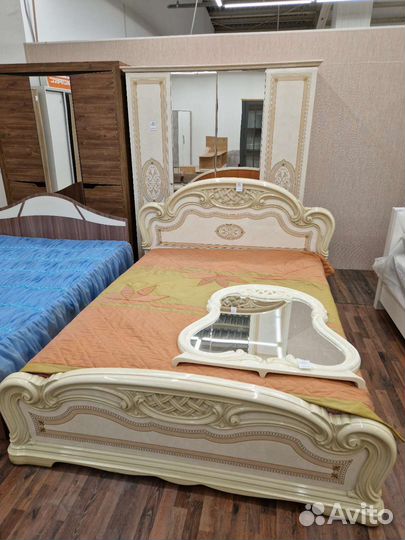 Спальный гарнитур