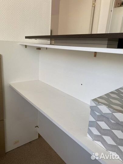 Стойка ресепшен белая