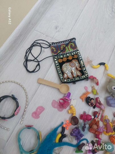 Резинки для волос+ игрушки,цена за все