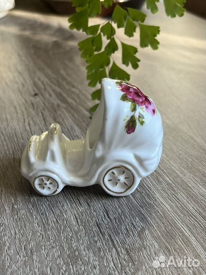 Статуэтка автомобиль, карета Royal Albert