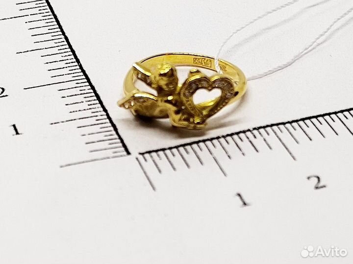 Кольцо с природным камнем Золото