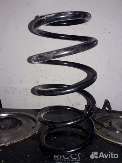 Пружина амортезатора на шевролет лачетти новая