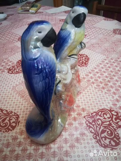 Форфоровая статуэтка, попугаи