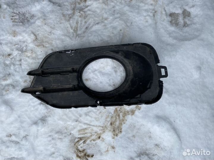 Volkswagen Tiguan решётка на правую противотуманку