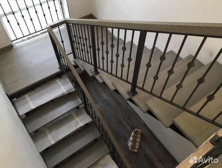 Лестница на металлокаркасе на заказ