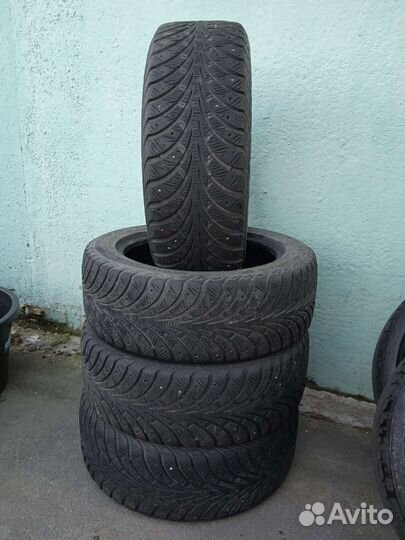 Goodyear UltraGrip Extreme 215/55 R17