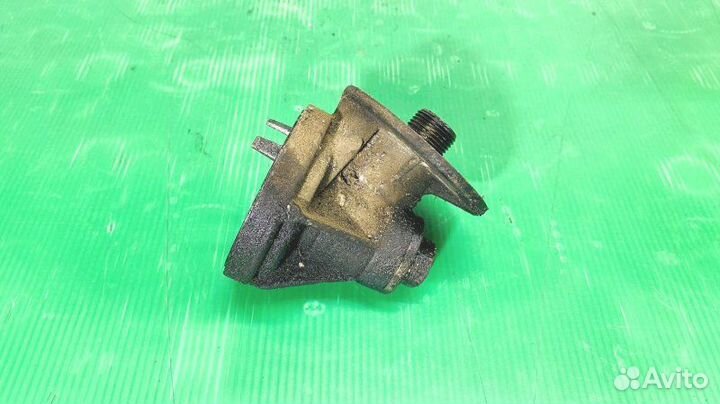 Кронштейн масляного фильтра Renault Megane 2