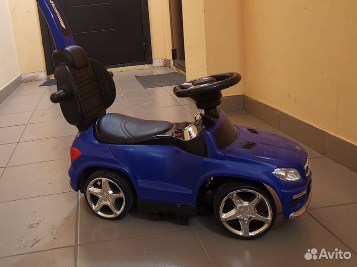 Детская машинка каталка с ручкой