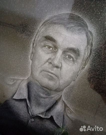 Художник гравёр, портрет ручной работы на граните