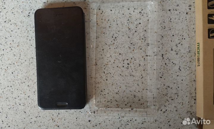 Чехол на iPhone и защитные стекла экрана